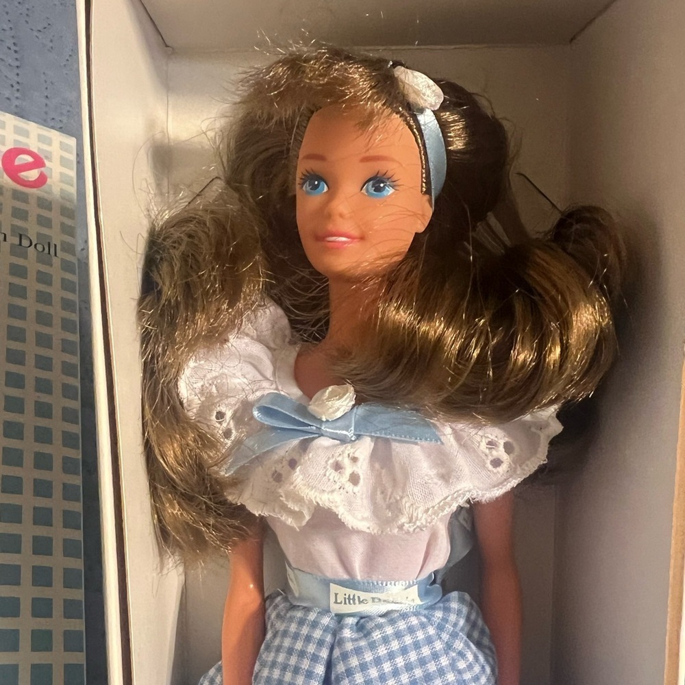 Barbie Series II Little Debbie with Blue and White Outfit New in Box 1995 - Picture 2 of 5